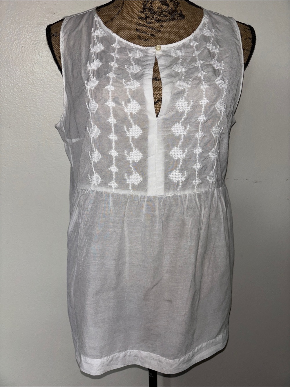 GAP Sz M White Sleeveless Embroidered Cotton Tunic